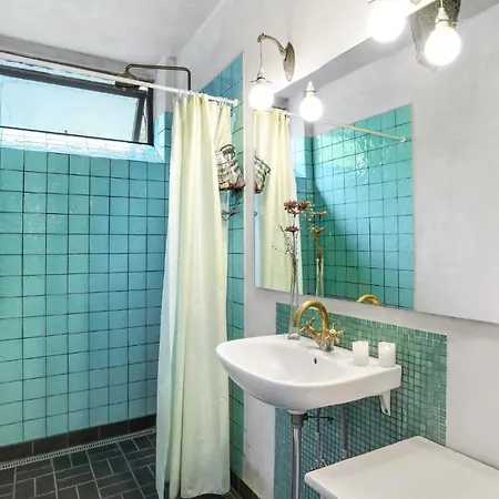 Stunning In With Kitchen בית נופש